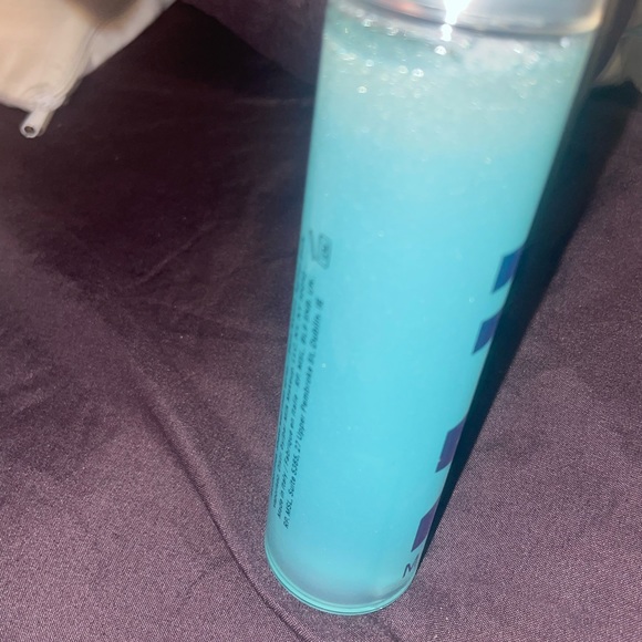 Milk makeup Hydro Grip Set + Refresh Spray
hydrating setting spray - Picture 12 of 13